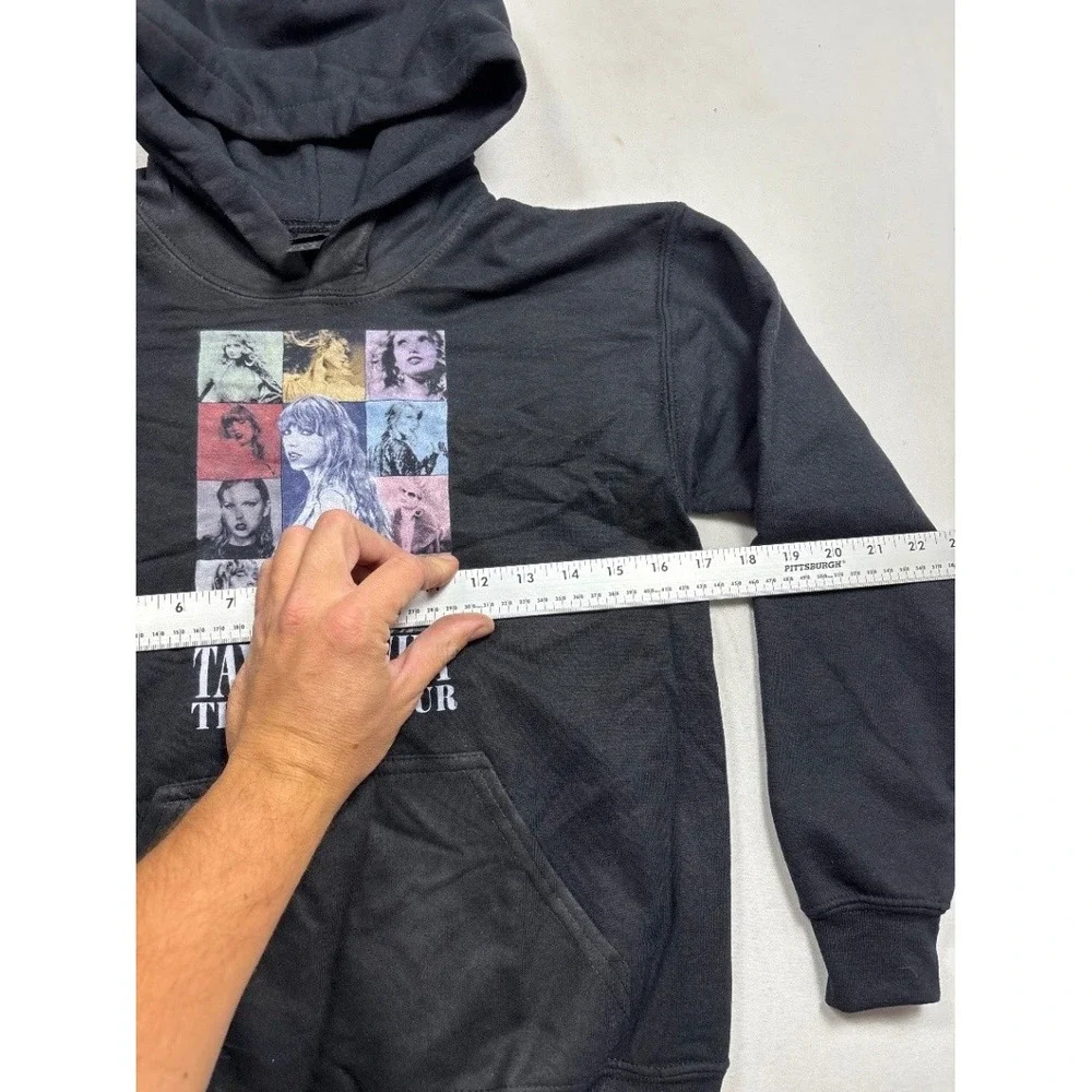 Taylor Swift Eras Tour Unisex Kids M Black Graphic Pullover Hoodie Gildan
